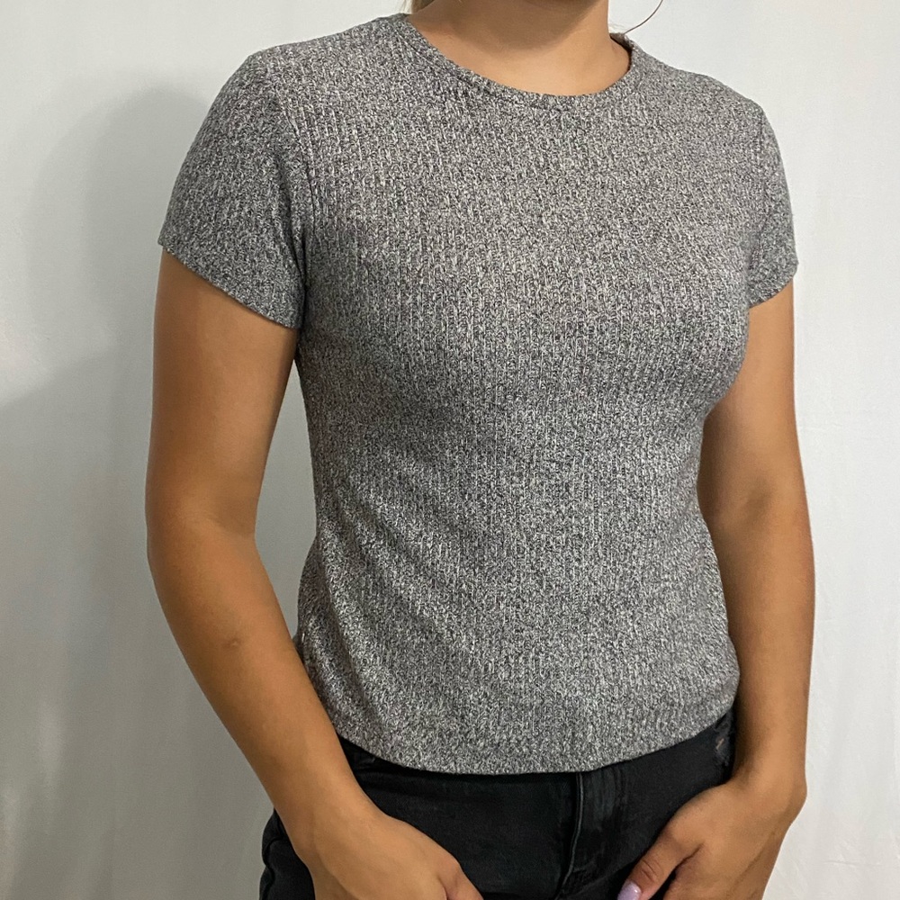 BRANDY MELVILLE grey ribbed crop top